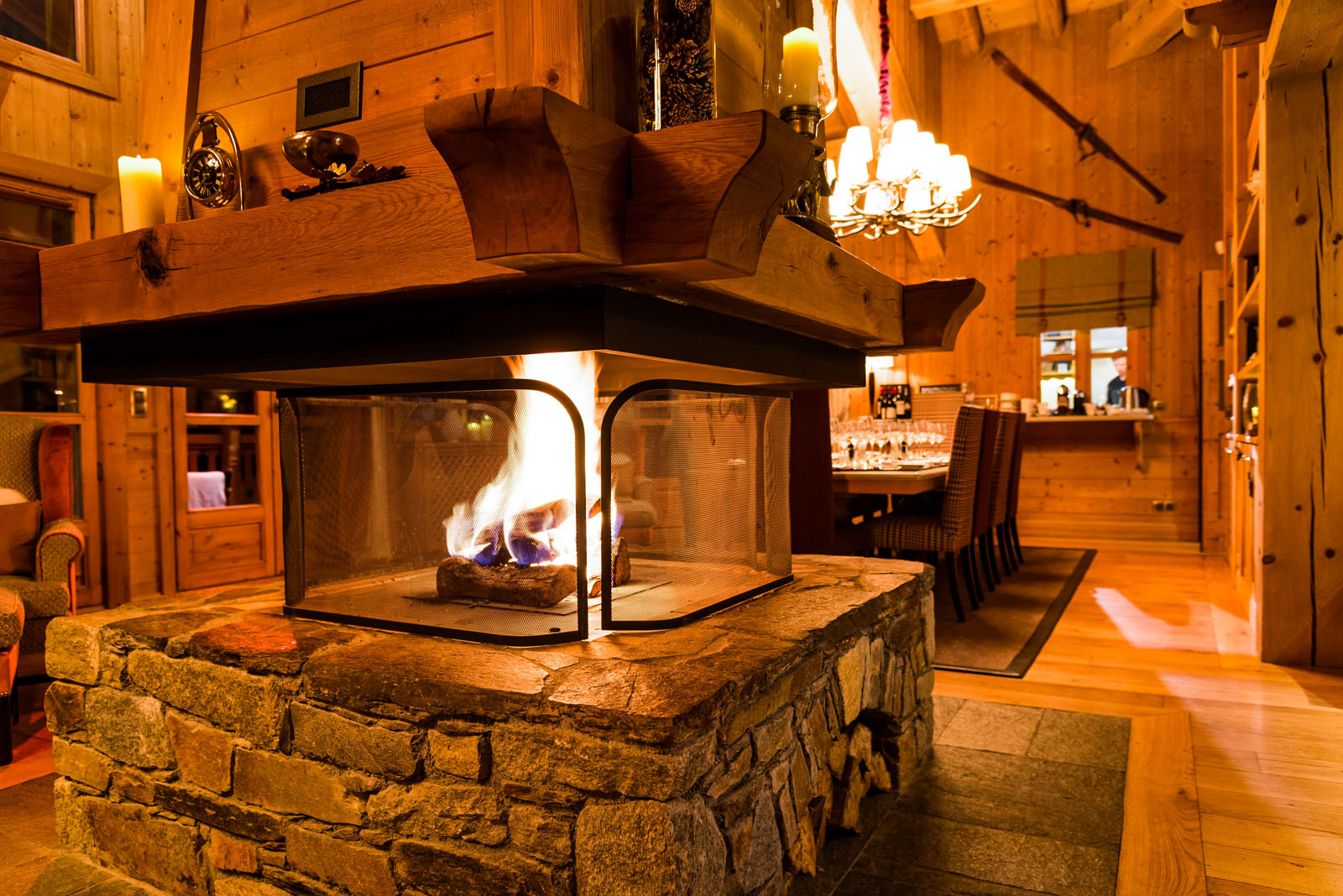 Chalet Les Sorbiers — Living & Dining 6
