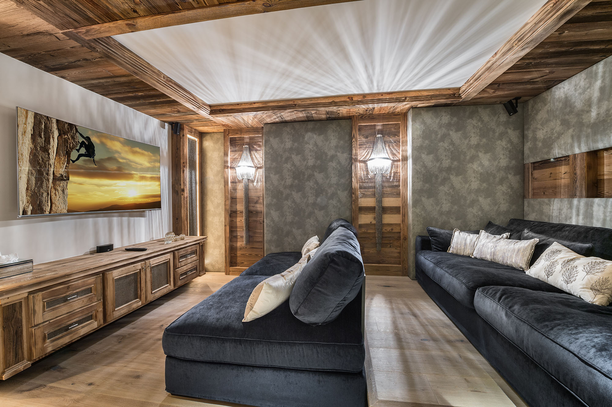 The White Chalet — Extras 8